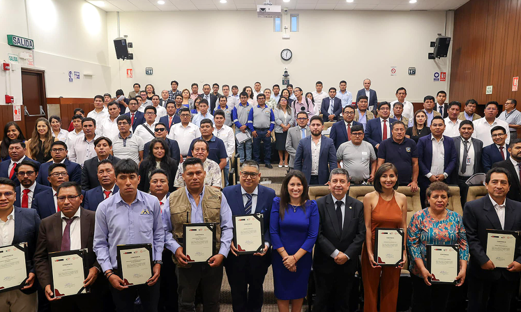 Minem Promueve Primer Encuentro De Pequeños Mineros Y Mineros Minem Promueve Primer Encuentro De Pequeños Mineros Y Mineros