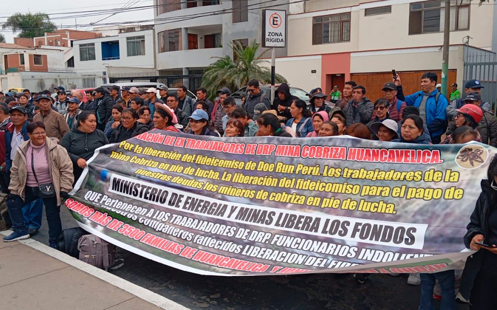 Doe Run Perú: Ex trabajadores de la empresa minera protestan en las ...
