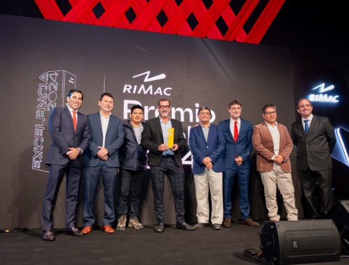 Cosapi recibe reconocimiento de Rímac seguros  por sus iniciativas en seguridad laboral