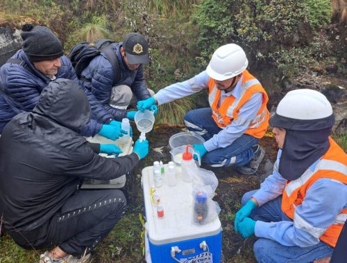 Minera Poderosa realiza monitoreo ambiental en sus operaciones con la participación de autoridades locales