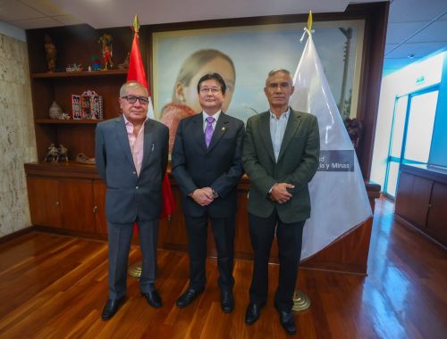 MINEM y ACOMIPE acuerdan impulsar una minería más competitiva y segura